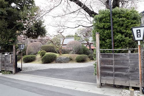 南側駐車場入口